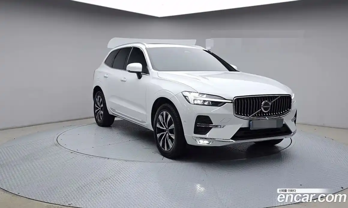 Volvo XC60 2023 2.0 Автомат в Москве № 497908, фото 3