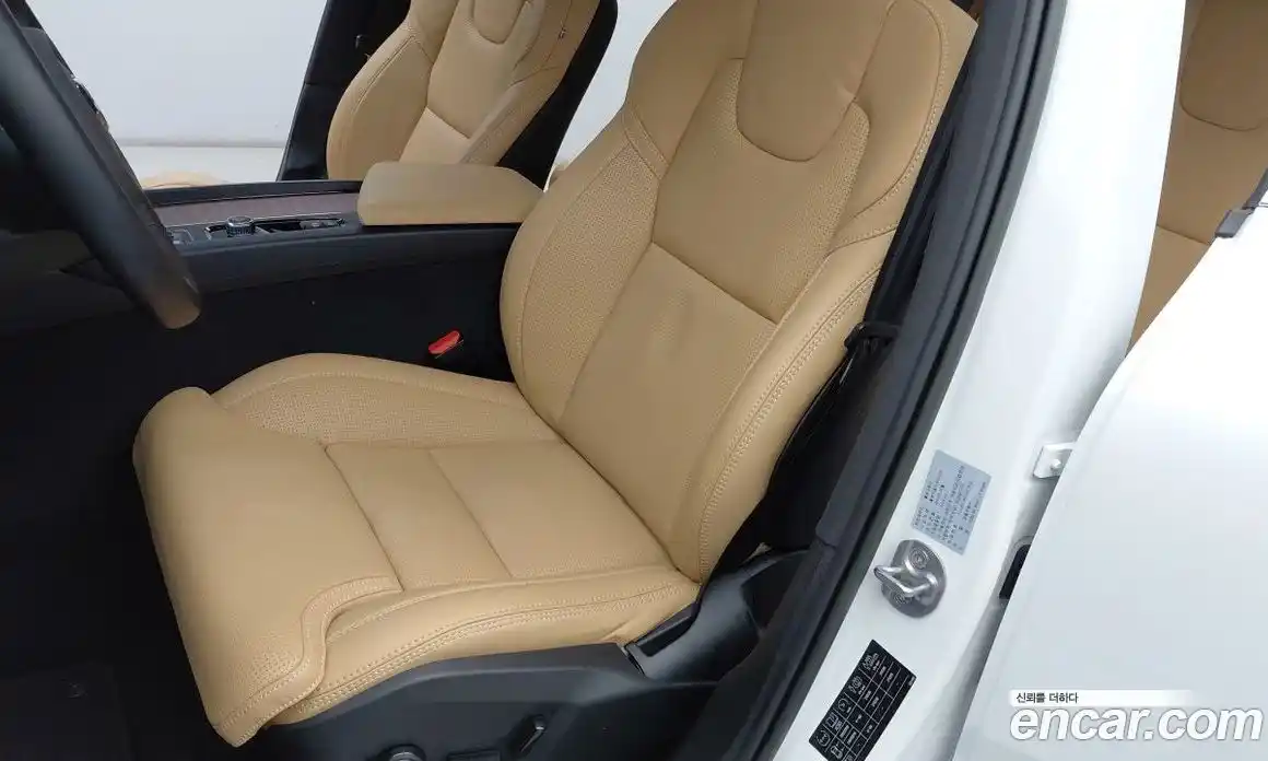 Volvo XC60 2023 2.0 Автомат в Москве № 497908, фото 5