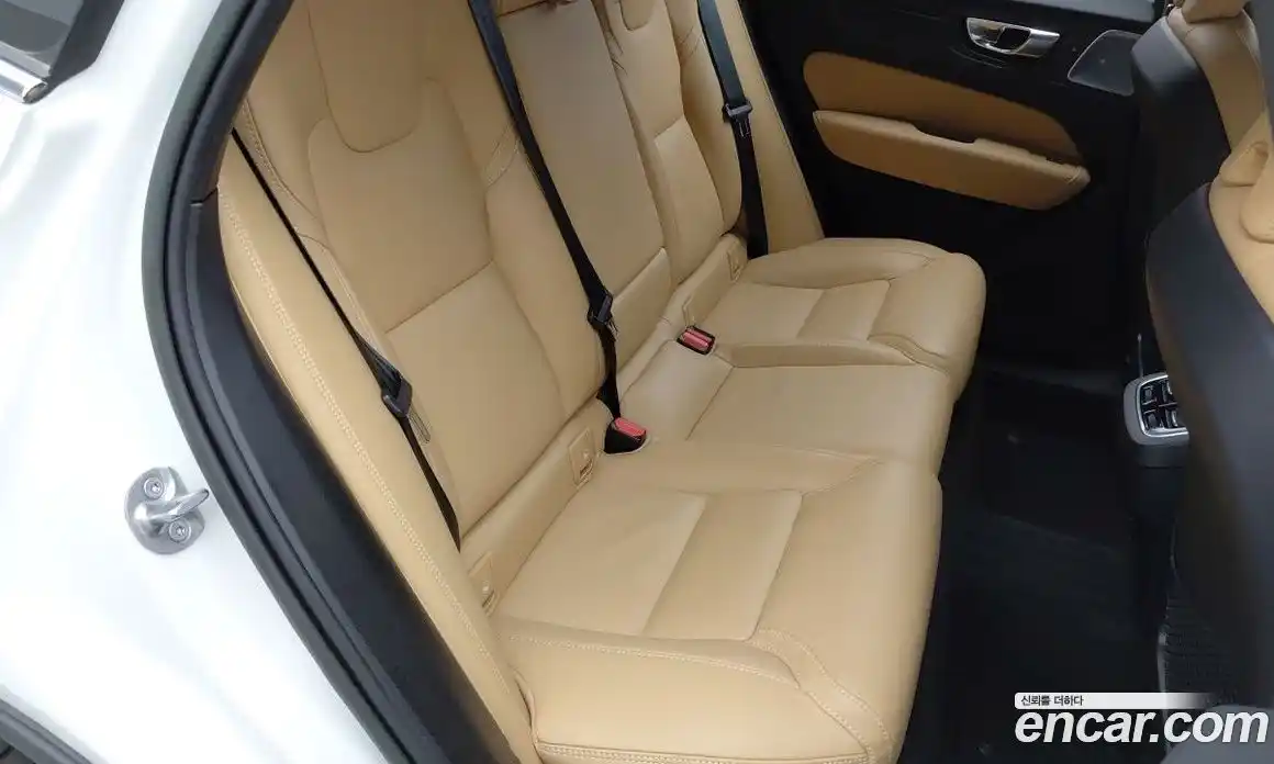 Volvo XC60 2023 2.0 Автомат в Москве № 497908, фото 7