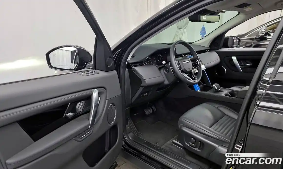 Land Rover Discovery Sport 2025 2.0 Автомат в Москве № 498545, фото 10