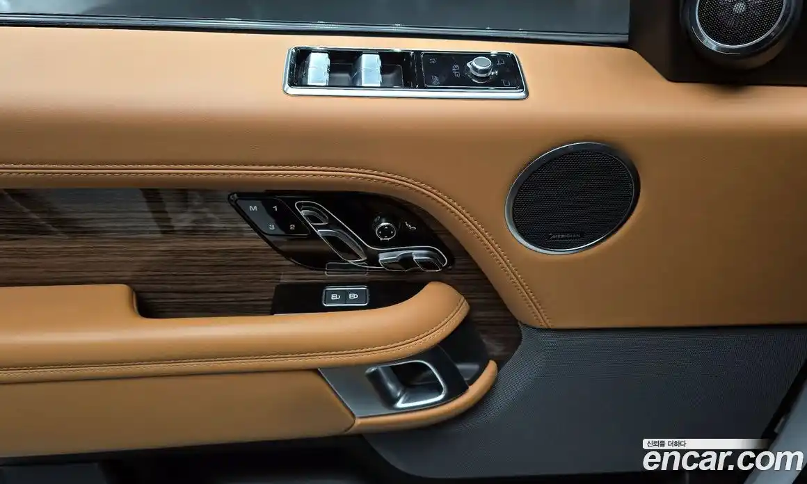 Land Rover Range-Rover 2021 3.0 Автомат в Москве № 499020, фото 16