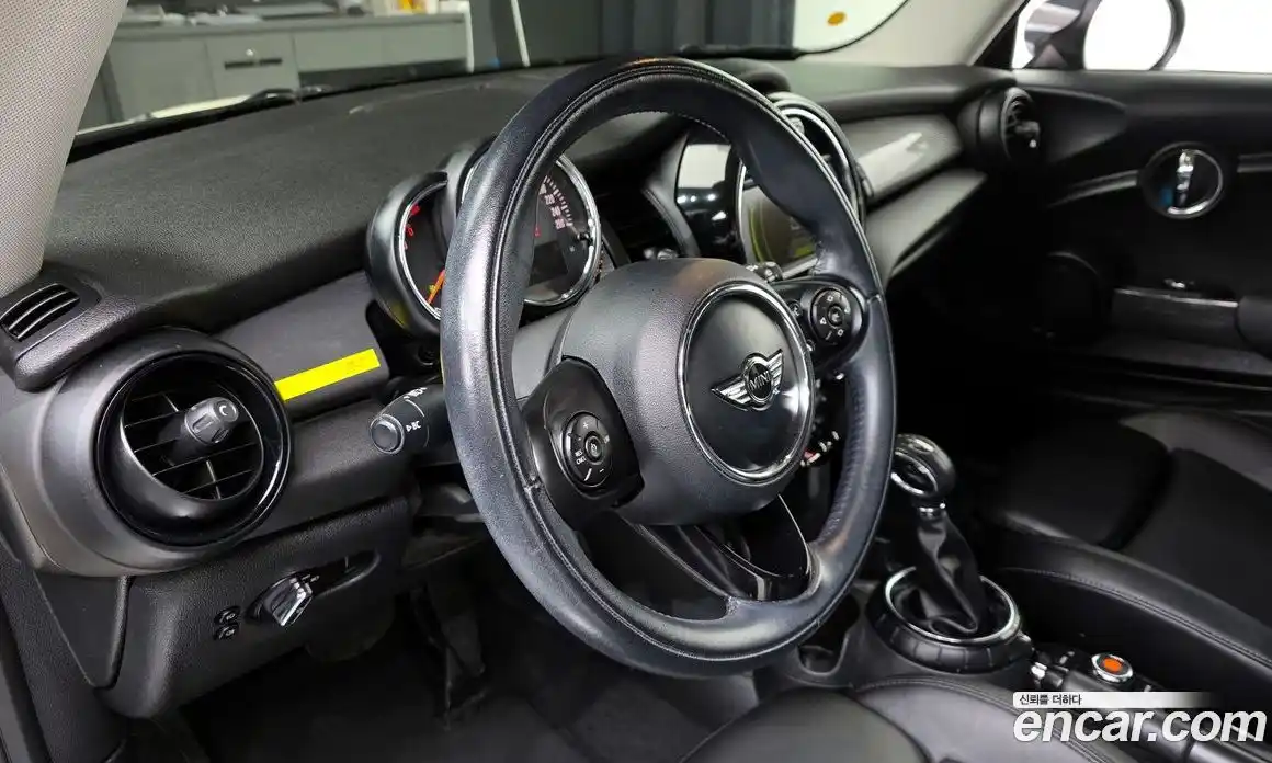 Mini Cooper 2016 1.5 Автомат в Москве № 499333, фото 17