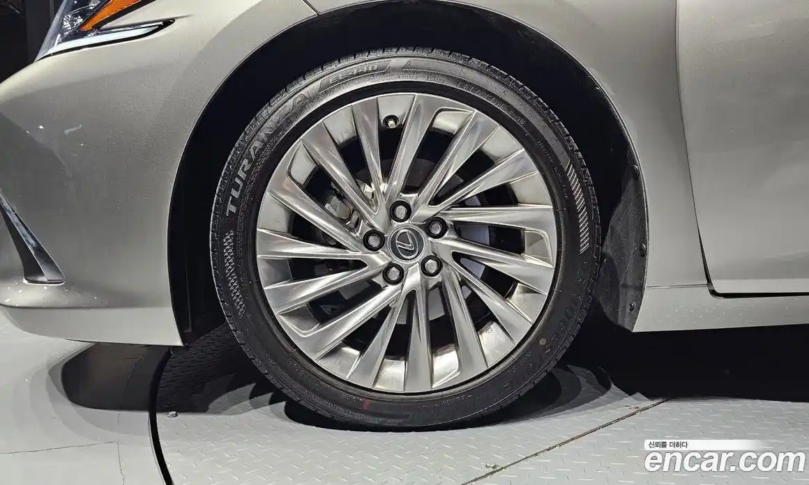 Lexus ES 2024 2.5 Автомат в Москве № 499578, фото 5