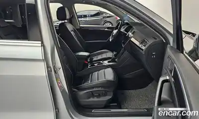 Volkswagen Tiguan 2023 2.0 Автомат в Москве № 499907, миниатюра 11