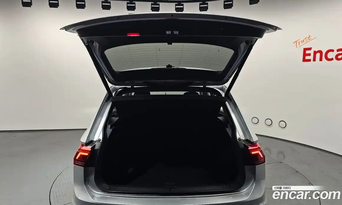 Volkswagen Tiguan 2023 2.0 Автомат в Москве № 499907, фото 20