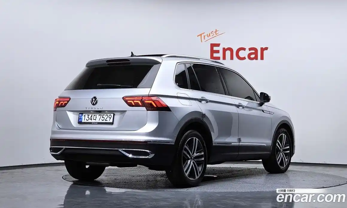 Volkswagen Tiguan 2023 2.0 Автомат в Москве № 499907, фото 2