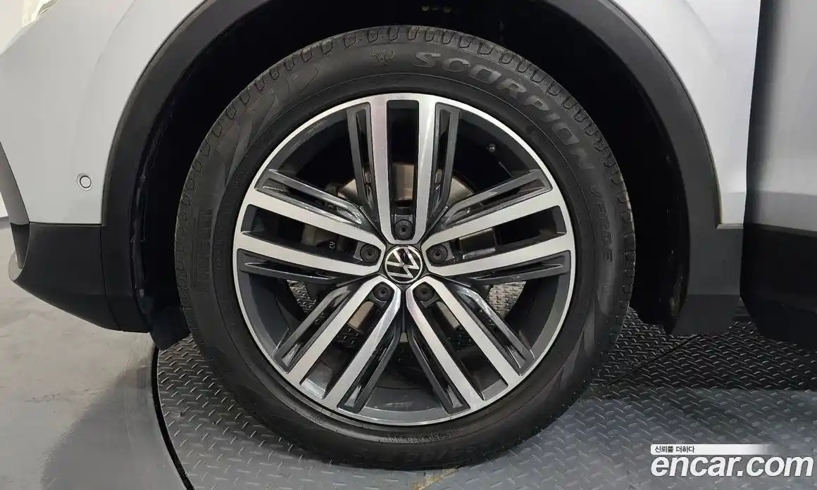 Volkswagen Tiguan 2023 2.0 Автомат в Москве № 499907, фото 5