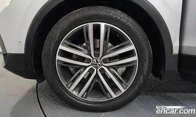 Volkswagen Tiguan 2023 2.0 Автомат в Москве № 499907, миниатюра 5