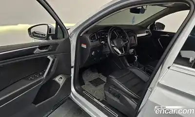 Volkswagen Tiguan 2023 2.0 Автомат в Москве № 499907, миниатюра 10