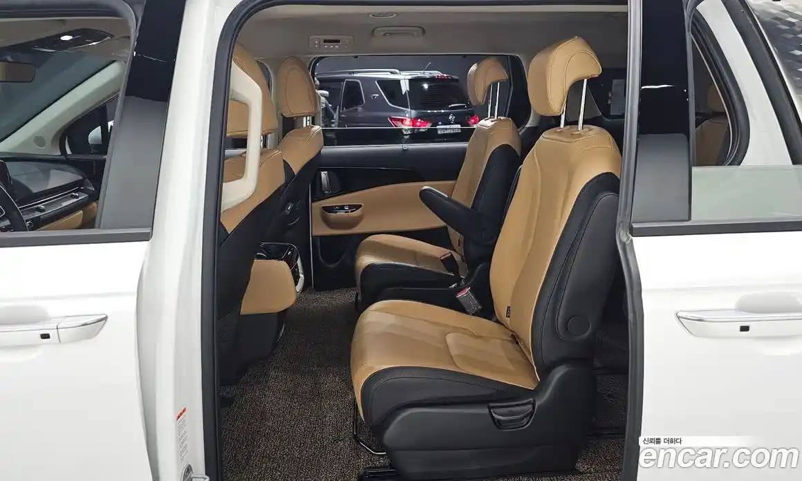 Kia Canival 2023 3.5 Автомат в Москве № 519928, фото 12