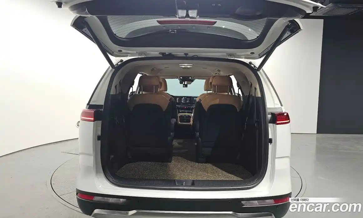 Kia Canival 2023 3.5 Автомат в Москве № 519928, фото 20