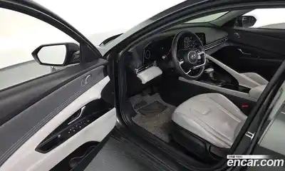 Hyundai Avante 2023 1.6 Автомат в Москве № 529964, миниатюра 10