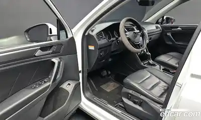 Volkswagen Tiguan 2020 2.0 Автомат в Москве № 533645, миниатюра 11