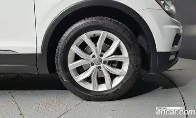 Volkswagen Tiguan 2020 2.0 Автомат в Москве № 533645, миниатюра 5