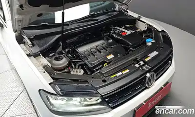 Volkswagen Tiguan 2020 2.0 Автомат в Москве № 533645, миниатюра 6