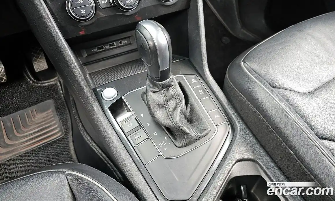 Volkswagen Tiguan 2020 2.0 Автомат в Москве № 533645, фото 9