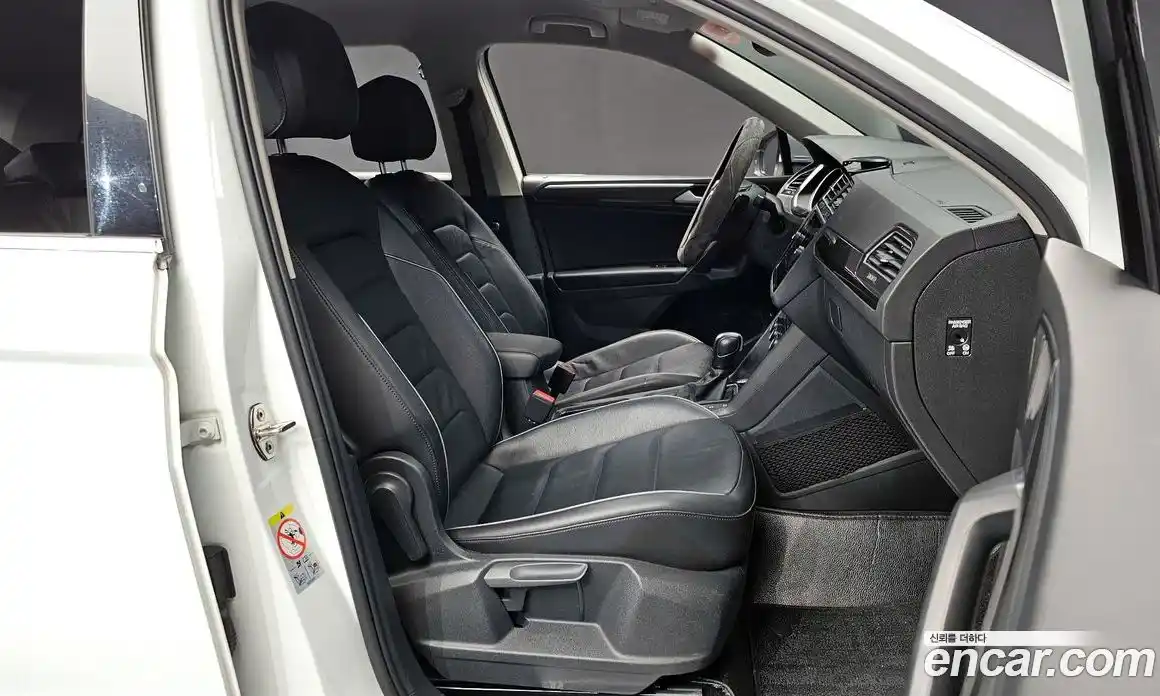 Volkswagen Tiguan 2020 2.0 Автомат в Москве № 533645, фото 10