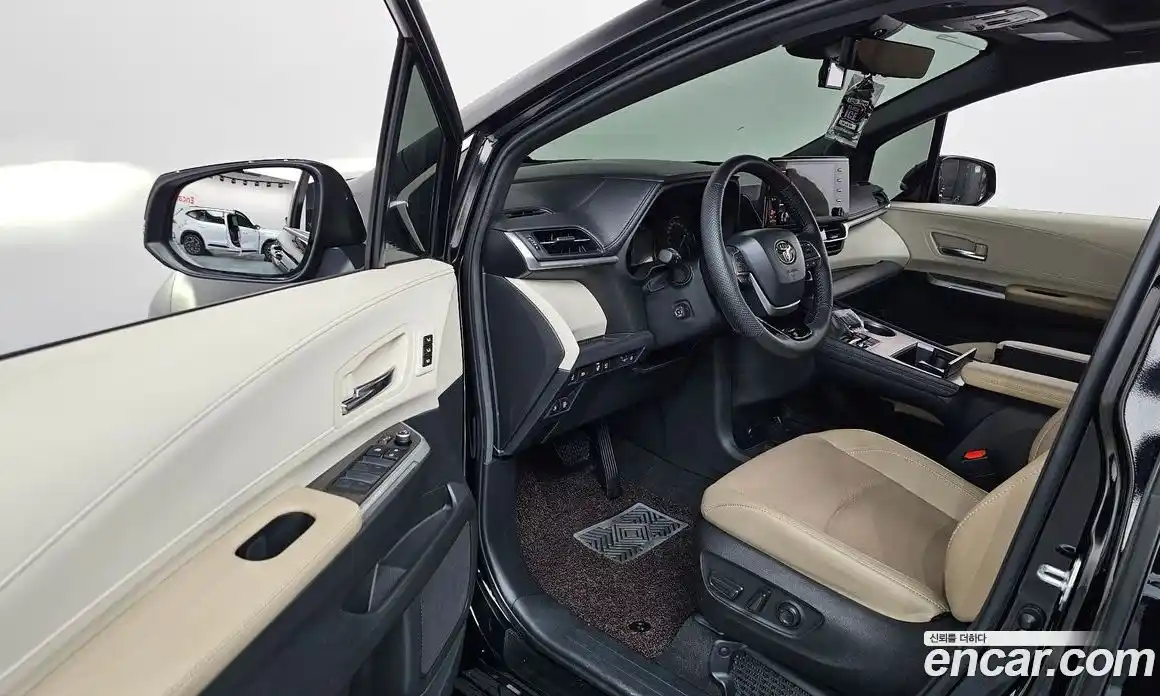 Toyota Sienna 2023 2.5 Автомат в Москве № 535440, фото 9