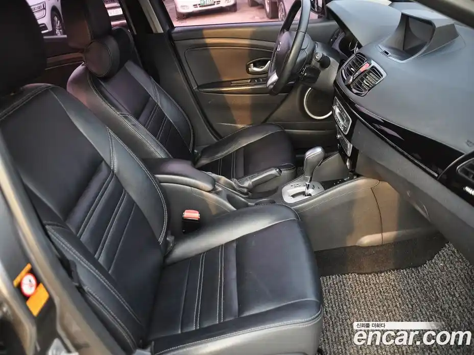 Renault SM3 2016 1.6 Автомат в Москве № 536323, фото 10