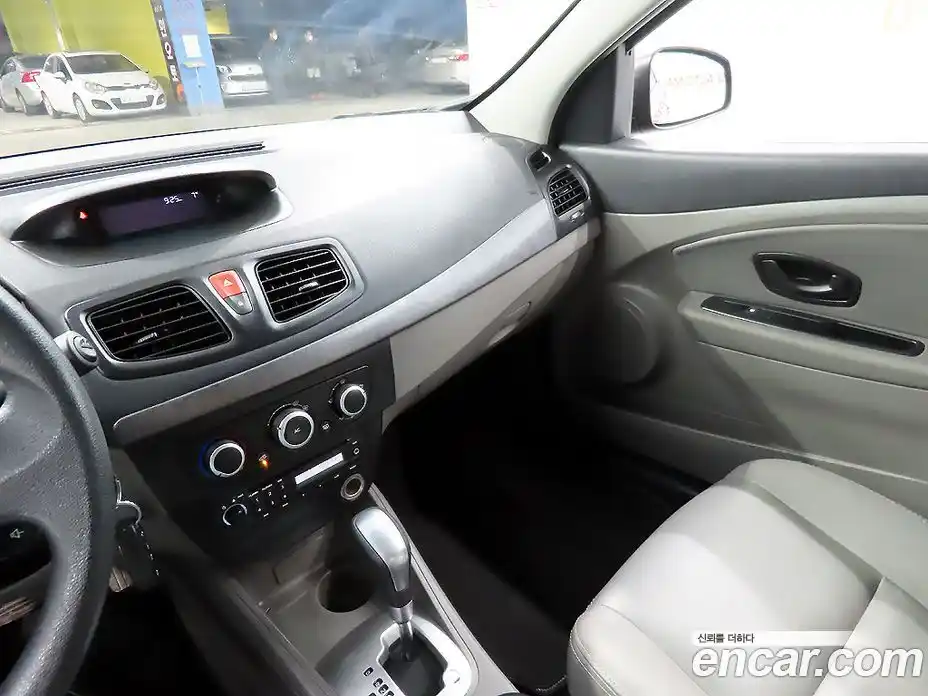 Renault SM3 2011 1.6 Автомат в Москве № 536865, фото 12