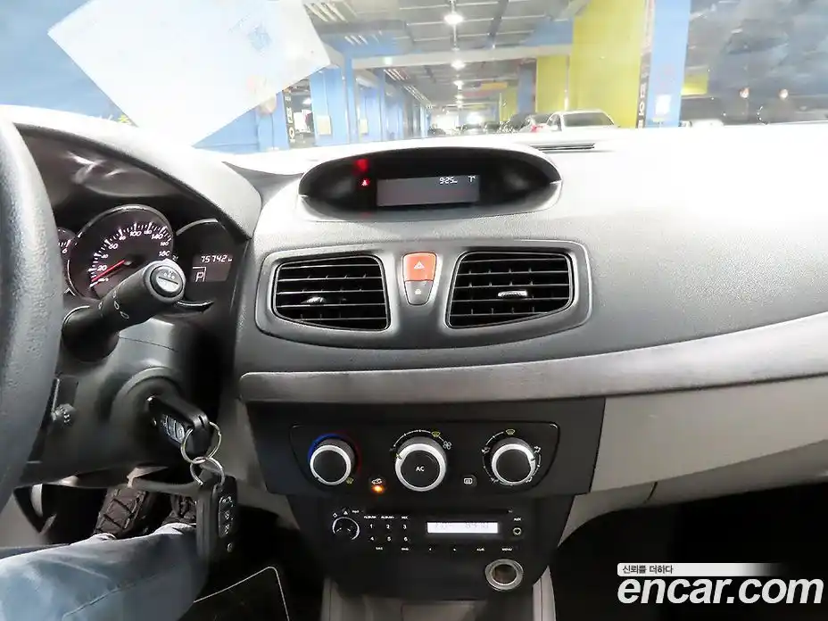 Renault SM3 2011 1.6 Автомат в Москве № 536865, фото 13