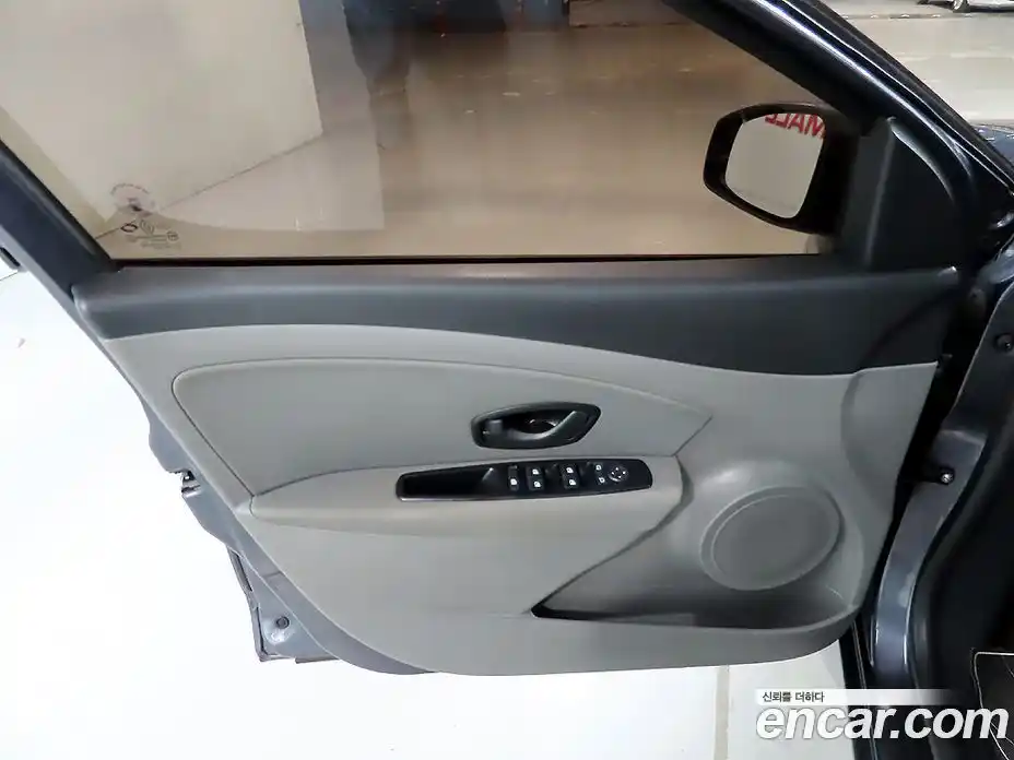 Renault SM3 2011 1.6 Автомат в Москве № 536865, фото 15