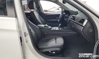 BMW 3-Series 2018 2.0 Автомат в Москве № 540837, миниатюра 11