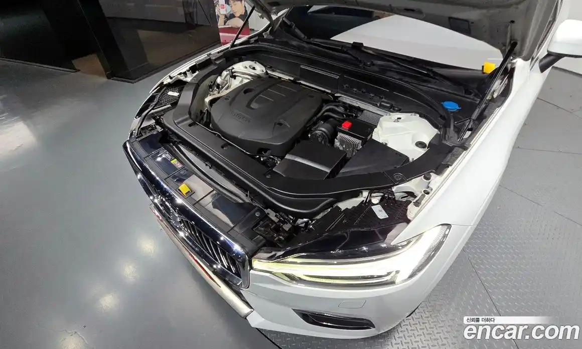 Volvo XC60 2019 2.0 Автомат в Москве № 545185, фото 6