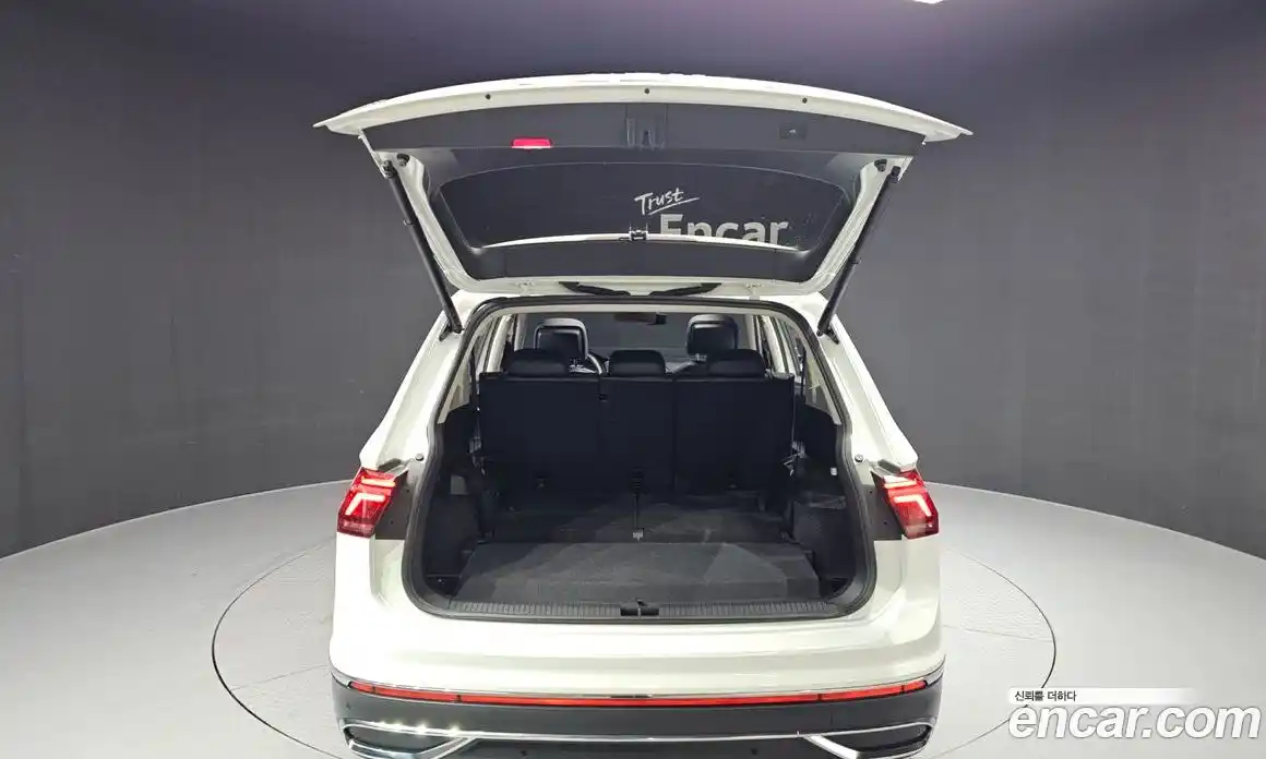 Volkswagen Tiguan 2023 2.0 Автомат в Москве № 547245, фото 20