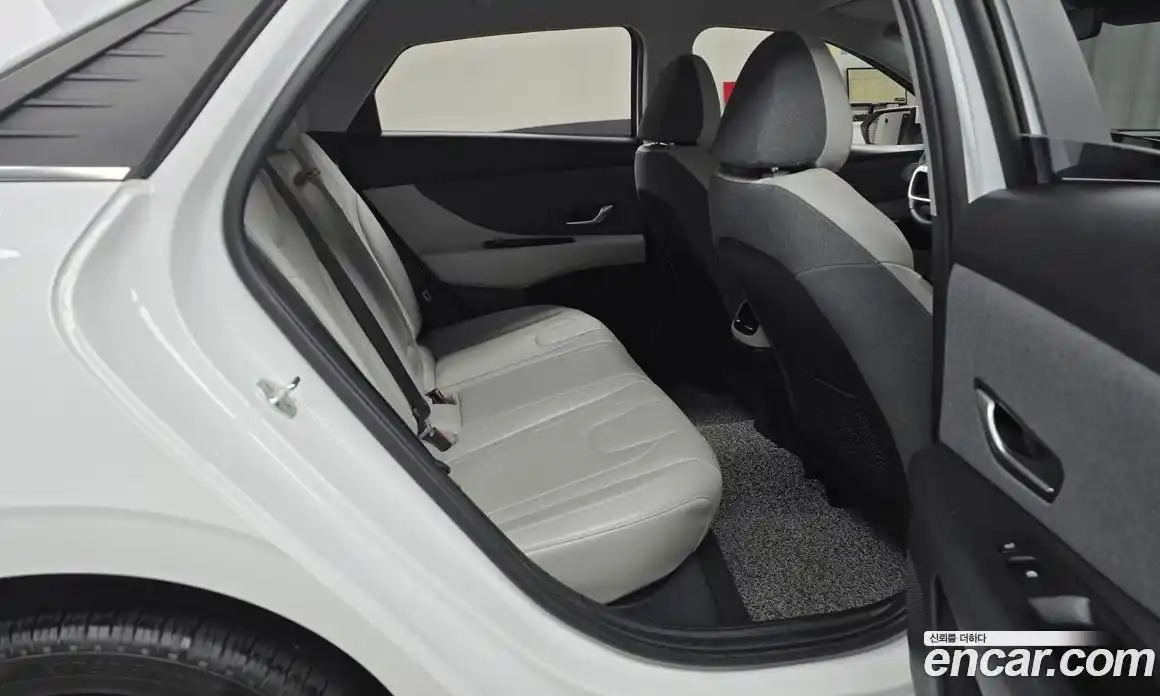 Hyundai Avante 2023 1.6 Автомат в Москве № 8628, фото 12