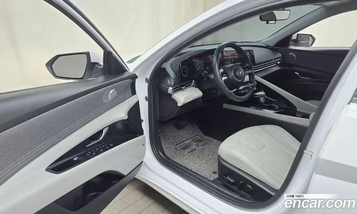 Hyundai Avante 2023 1.6 Автомат в Москве № 8628, фото 10