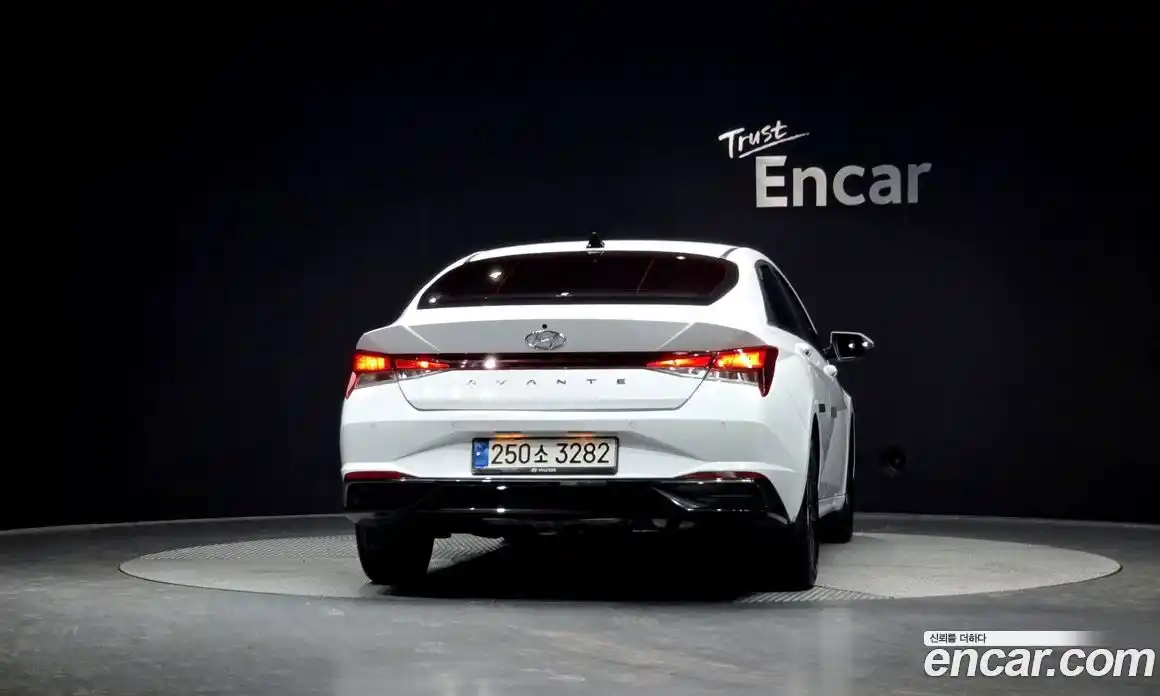 Hyundai Avante 2023 1.6 Автомат в Москве № 111490, фото 4