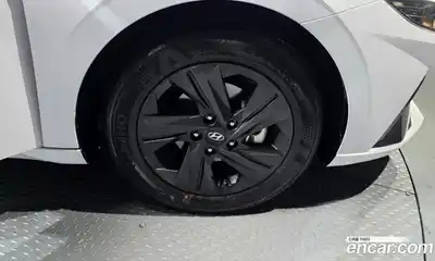 Hyundai Avante 2023 1.6 Автомат в Москве № 111490, миниатюра 5