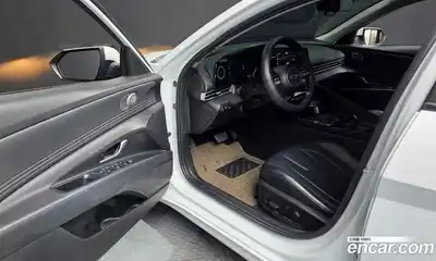 Hyundai Avante 2023 1.6 Автомат в Москве № 111490, миниатюра 10