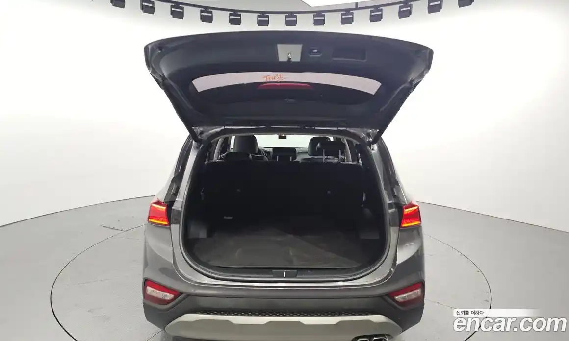 Hyundai Santa Fe 2019 2.0 Автомат в Москве № 112759, фото 17