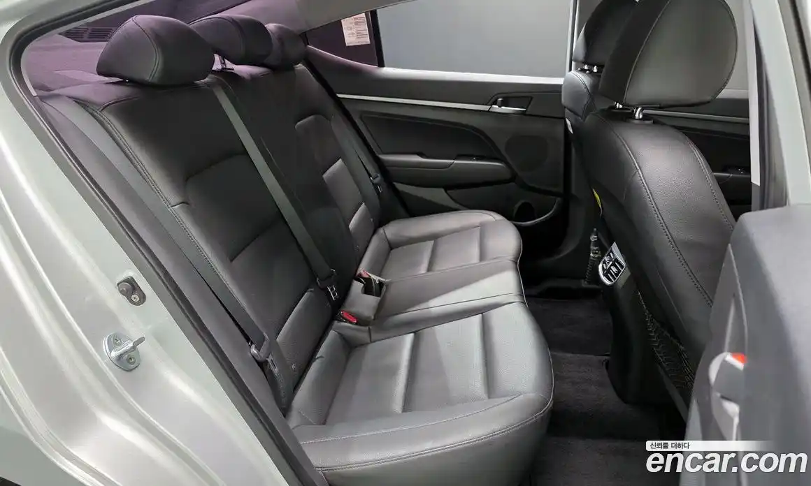 Hyundai Avante 2016 1.6 Автомат в Москве № 113163, фото 12