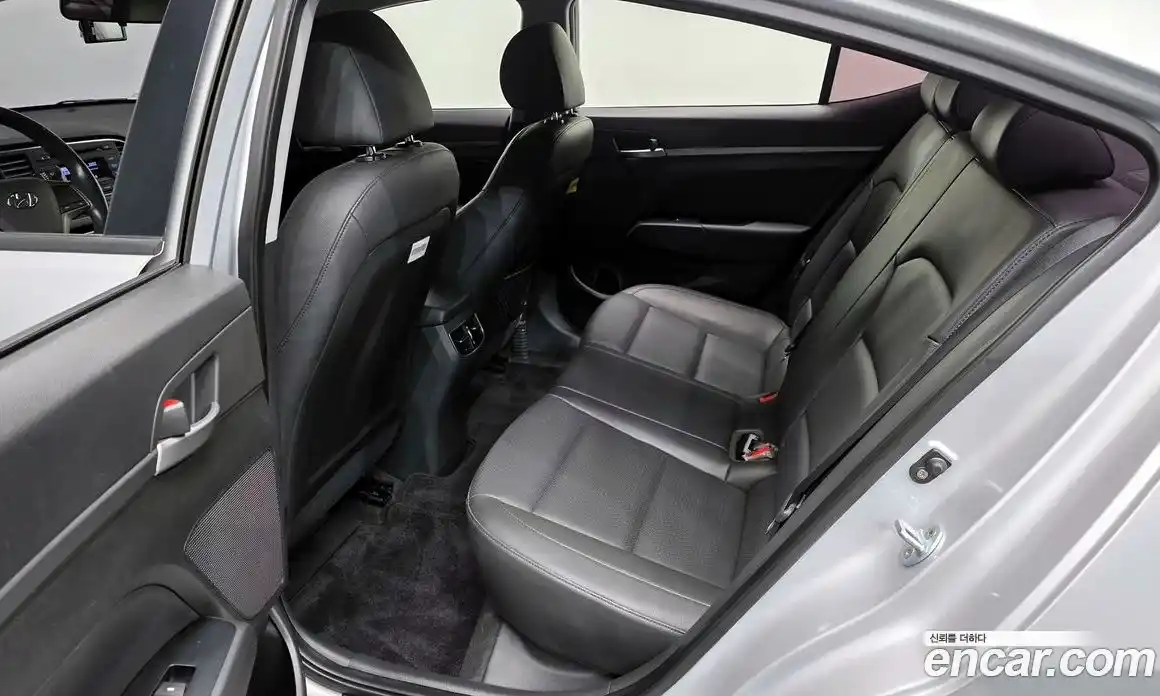 Hyundai Avante 2016 1.6 Автомат в Москве № 113163, фото 13