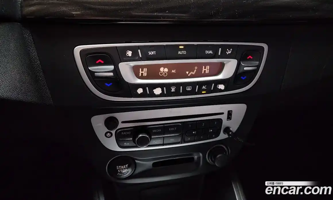 Renault SM3 2014 1.6 Автомат в Москве № 149853, фото 13