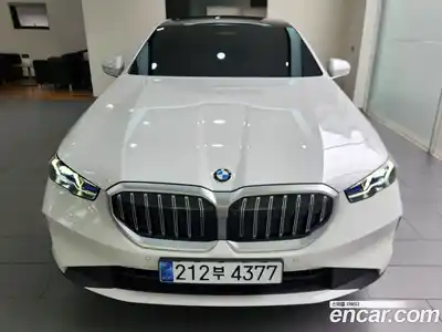 BMW 5-Series, 2025