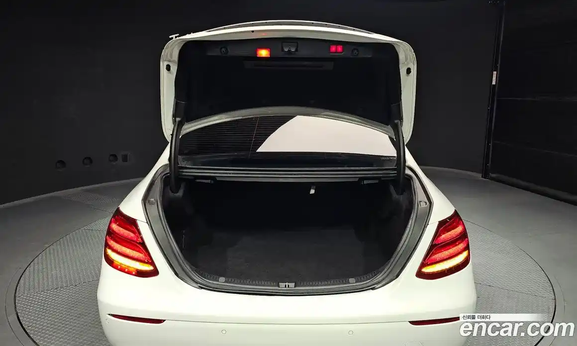 Mercedes-Benz E-Class 2018 2.0 Автомат в Москве № 161029, фото 20