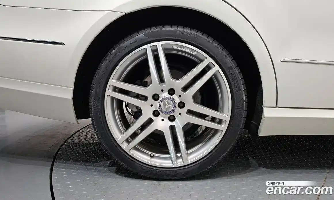 Mercedes-Benz E-Class 2010 1.8 Автомат в Москве № 161459, фото 3