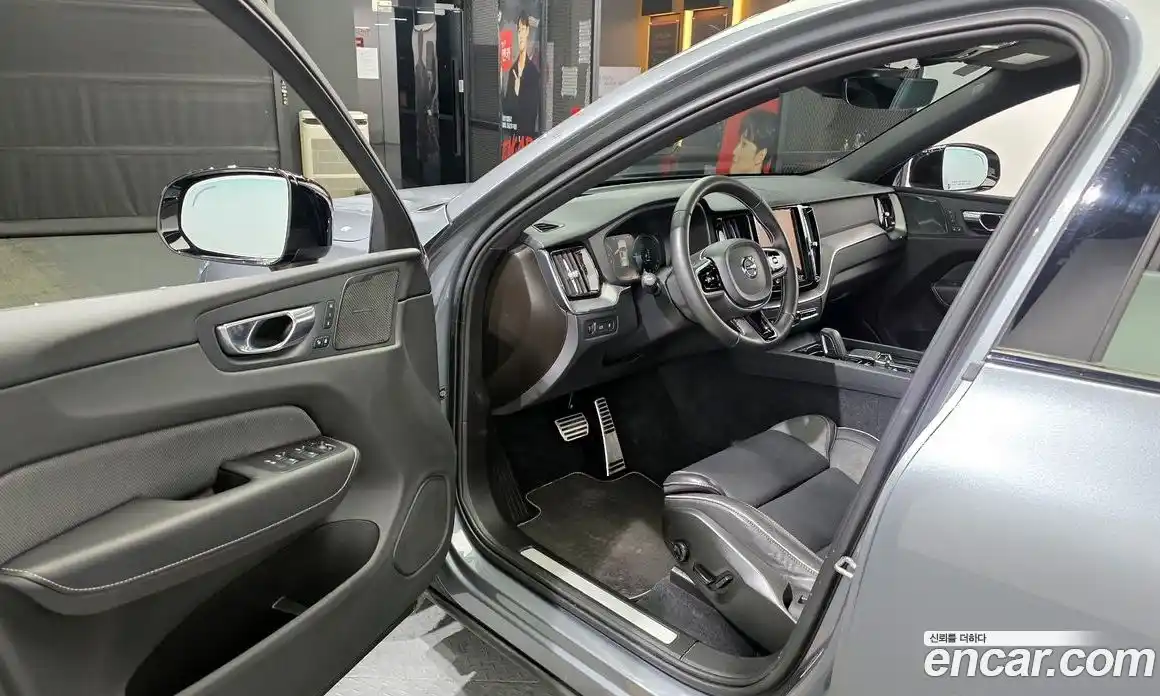 Volvo XC60 2021 2.0 Автомат в Москве № 164439, фото 6