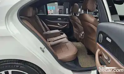 Mercedes-Benz E-Class 2022 2.0 Автомат в Москве № 194586, миниатюра 2