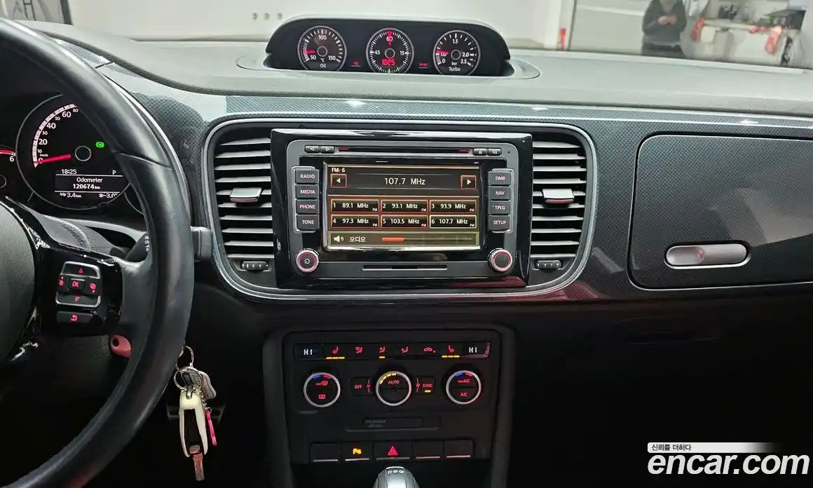 Volkswagen Beatle 2014 2.0 Автомат в Москве № 195355, фото 19