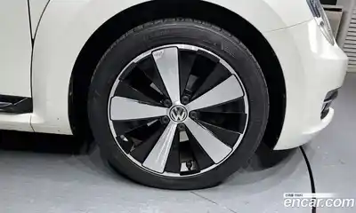 Volkswagen Beatle 2014 2.0 Автомат в Москве № 195355, миниатюра 5