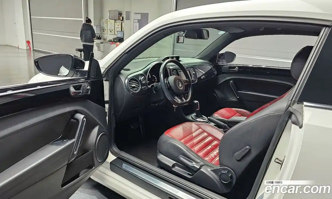 Volkswagen Beatle 2014 2.0 Автомат в Москве № 195355, фото 10