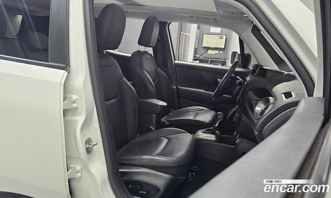 Jeep Renegade 2021 2.4 Автомат в Москве № 199478, фото 17