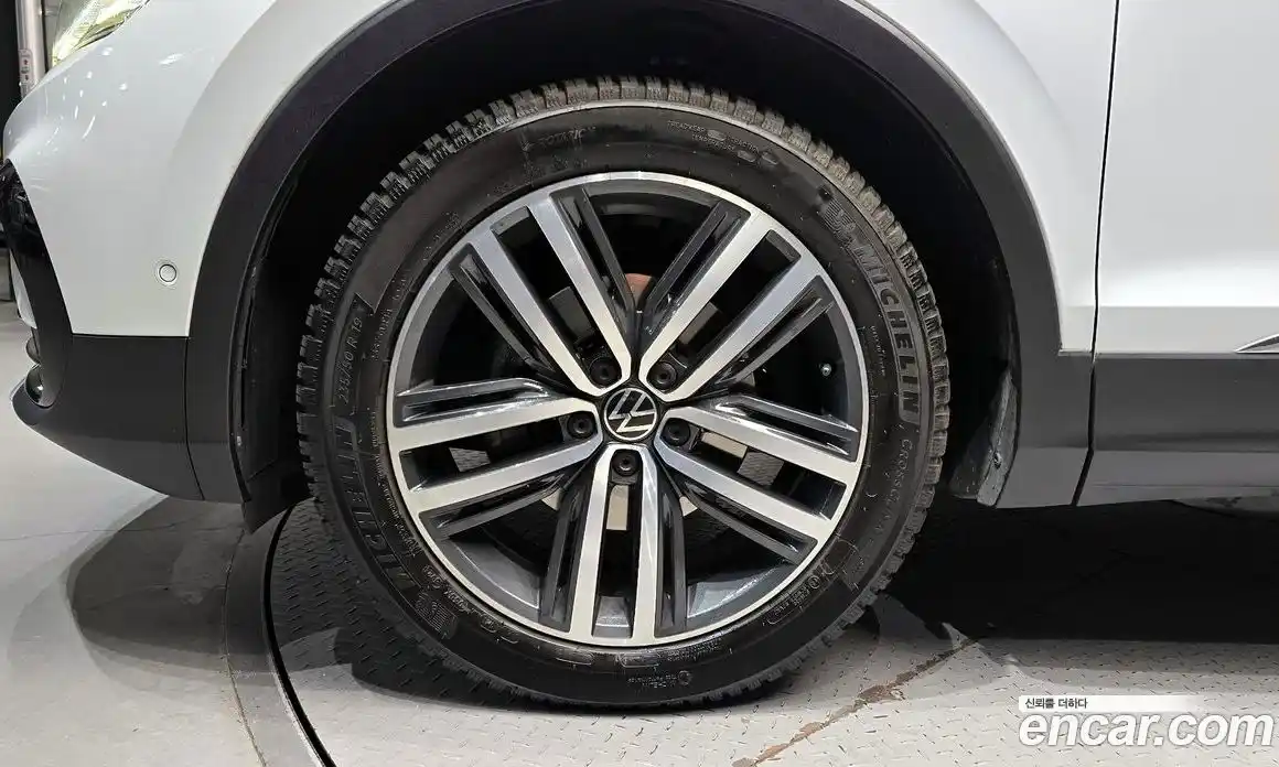 Volkswagen Tiguan 2021 2.0 Автомат в Москве № 232131, фото 17