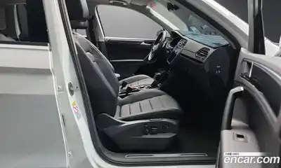 Volkswagen Tiguan 2021 2.0 Автомат в Москве № 232131, миниатюра 2