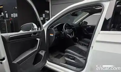 Volkswagen Tiguan 2021 2.0 Автомат в Москве № 232131, миниатюра 10